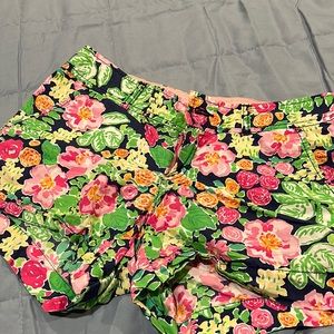 Flower patterned Lily Pulitzer size 4 shorts